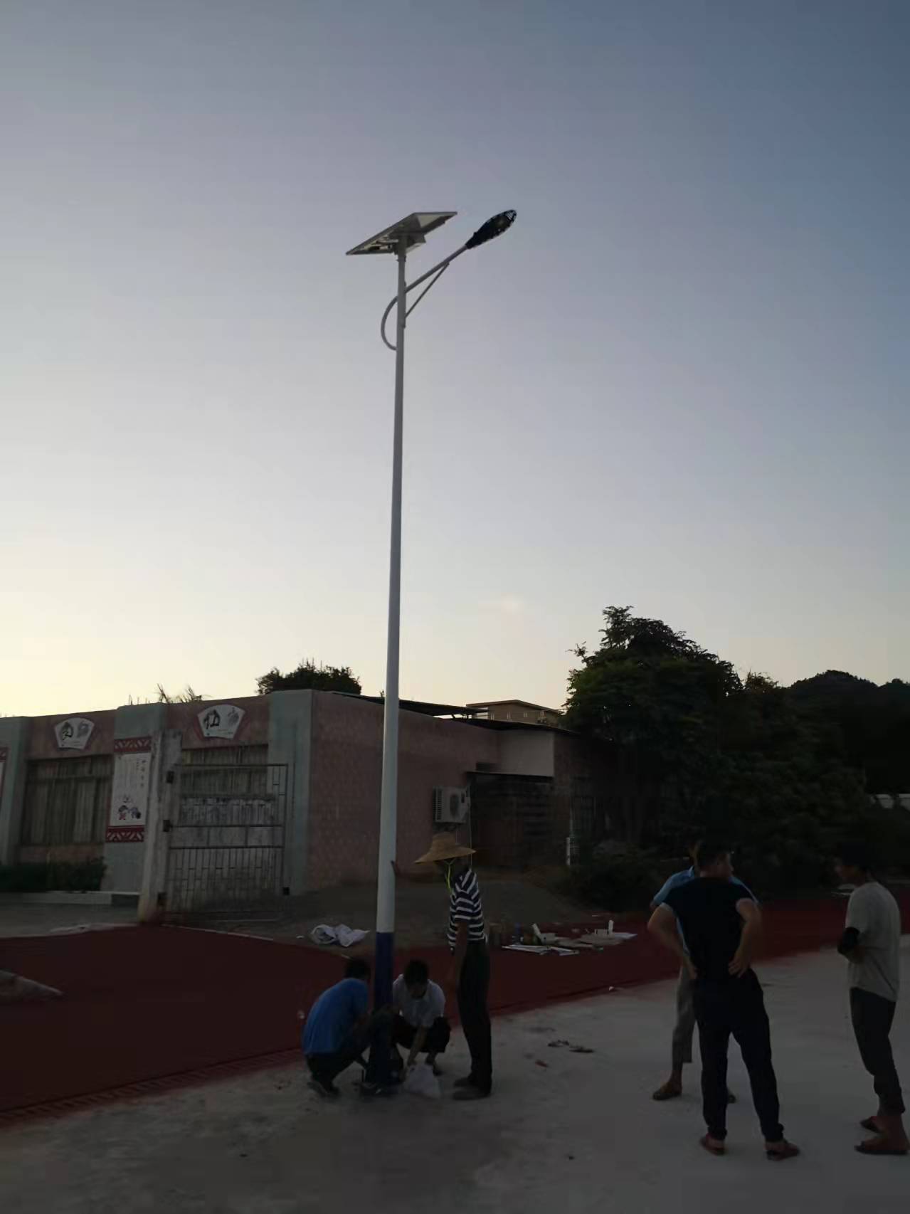 735 sets of solar street lights illuminate rural roads